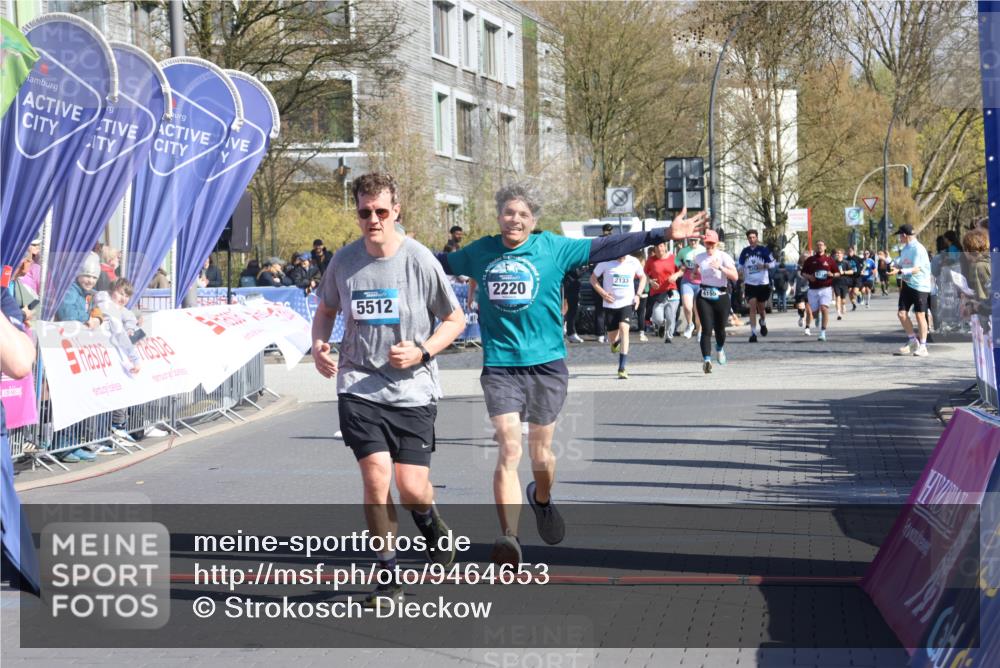 12.04.2026 - 45. Internationalen Wilhelmsburger Insellauf Strokosch-Dieckow http://msf.ph/oto/9464653 12.04.2026 10:56:47 Ziel 2055, 5512, 2220 meine-sportfotos.de