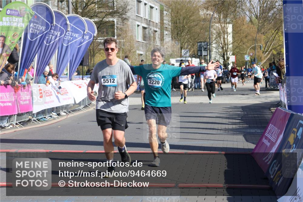 12.04.2026 - 45. Internationalen Wilhelmsburger Insellauf Strokosch-Dieckow http://msf.ph/oto/9464669 12.04.2026 10:56:48 Ziel 2055, 5512, 2220, 4158 meine-sportfotos.de