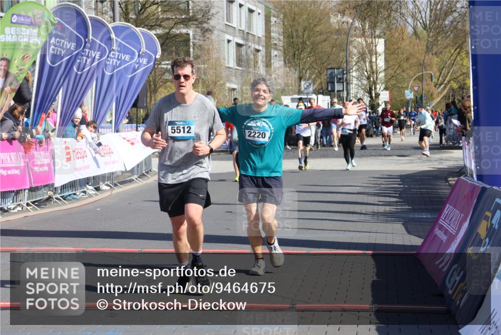 12.04.2026 - 45. Internationalen Wilhelmsburger Insellauf Strokosch-Dieckow http://msf.ph/oto/9464675 12.04.2026 10:56:48 Ziel 2055, 5512, 2220, 4158 meine-sportfotos.de