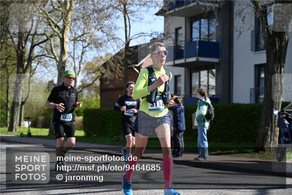 12.04.2026 - 45. Internationalen Wilhelmsburger Insellauf J. Mangold http://msf.ph/oto/9464685 12.04.2026 10:55:48 Ziel 3175, 4298, 5557, 2349, 3118, 5822, 3488, 2797, 2796, 2921, 2808, 3916, 3916, 4494, 5047, 4070, 5771, 4549, 4717, 2055, 5512, 2220, 4158 meine-sportfotos.de