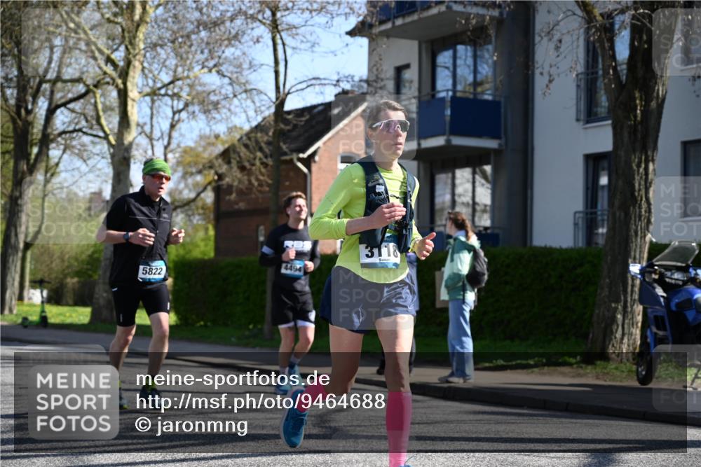 12.04.2026 - 45. Internationalen Wilhelmsburger Insellauf J. Mangold http://msf.ph/oto/9464688 12.04.2026 10:55:48 Ziel 3175, 4298, 5557, 2349, 3118, 5822, 3488, 2797, 2796, 2921, 2808, 3916, 3916, 4494, 5047, 4070, 5771, 4549, 4717, 2055, 5512, 2220, 4158 meine-sportfotos.de