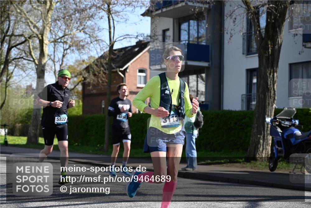 12.04.2026 - 45. Internationalen Wilhelmsburger Insellauf J. Mangold http://msf.ph/oto/9464689 12.04.2026 10:55:48 Ziel 3175, 4298, 5557, 2349, 3118, 5822, 3488, 2797, 2796, 2921, 2808, 3916, 3916, 4494, 5047, 4070, 5771, 4549, 4717, 2055, 5512, 2220, 4158 meine-sportfotos.de