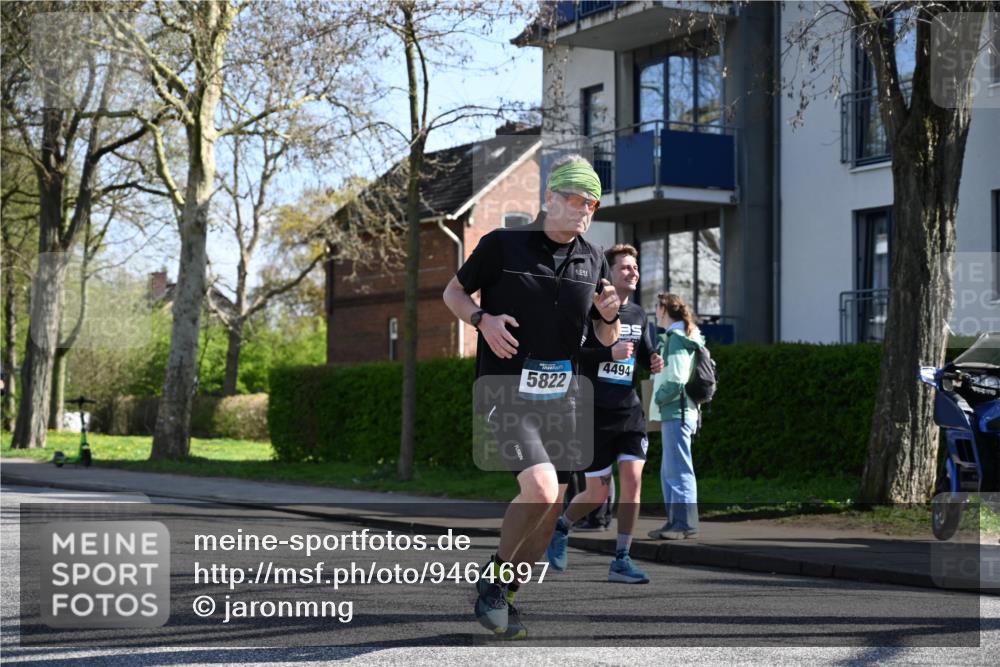 12.04.2026 - 45. Internationalen Wilhelmsburger Insellauf J. Mangold http://msf.ph/oto/9464697 12.04.2026 10:55:49 Ziel 3175, 4298, 5557, 2349, 3118, 5822, 3488, 2797, 2796, 2921, 2808, 3916, 4494, 5047, 4070, 5771, 4549, 4717, 2055, 5512, 2220, 4158 meine-sportfotos.de