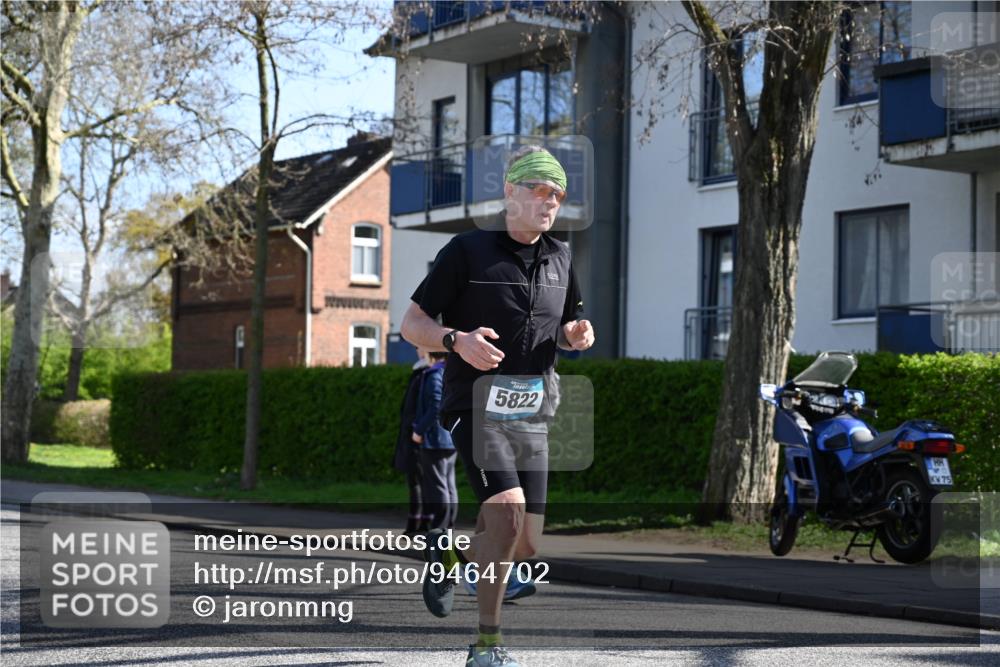 12.04.2026 - 45. Internationalen Wilhelmsburger Insellauf J. Mangold http://msf.ph/oto/9464702 12.04.2026 10:55:49 Ziel 3175, 4298, 5557, 2349, 3118, 5822, 3488, 2797, 2796, 2921, 2808, 3916, 4494, 5047, 4070, 5771, 4549, 4717, 2055, 5512, 2220, 4158 meine-sportfotos.de