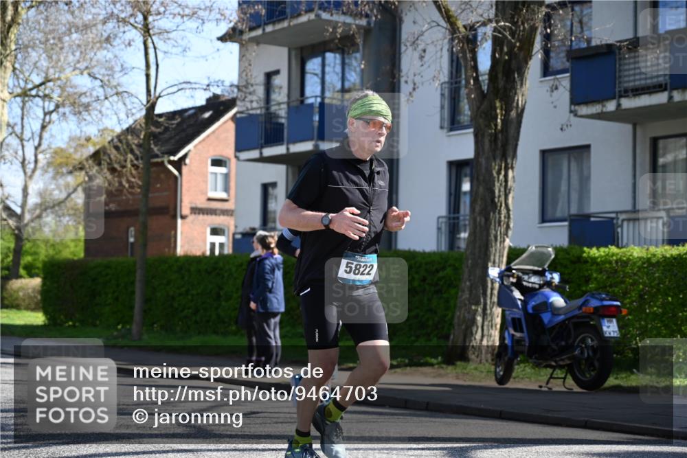 12.04.2026 - 45. Internationalen Wilhelmsburger Insellauf J. Mangold http://msf.ph/oto/9464703 12.04.2026 10:55:49 Ziel 3175, 4298, 5557, 2349, 3118, 5822, 3488, 2797, 2796, 2921, 2808, 3916, 4494, 5047, 4070, 5771, 4549, 4717, 2055, 5512, 2220, 4158 meine-sportfotos.de
