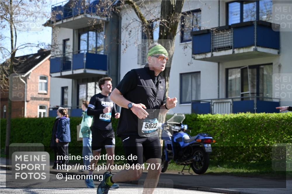 12.04.2026 - 45. Internationalen Wilhelmsburger Insellauf J. Mangold http://msf.ph/oto/9464707 12.04.2026 10:55:49 Ziel 3175, 4298, 5557, 2349, 3118, 5822, 3488, 2797, 2796, 2921, 2808, 3916, 4494, 5047, 4070, 5771, 4549, 4717, 2055, 5512, 2220, 4158 meine-sportfotos.de