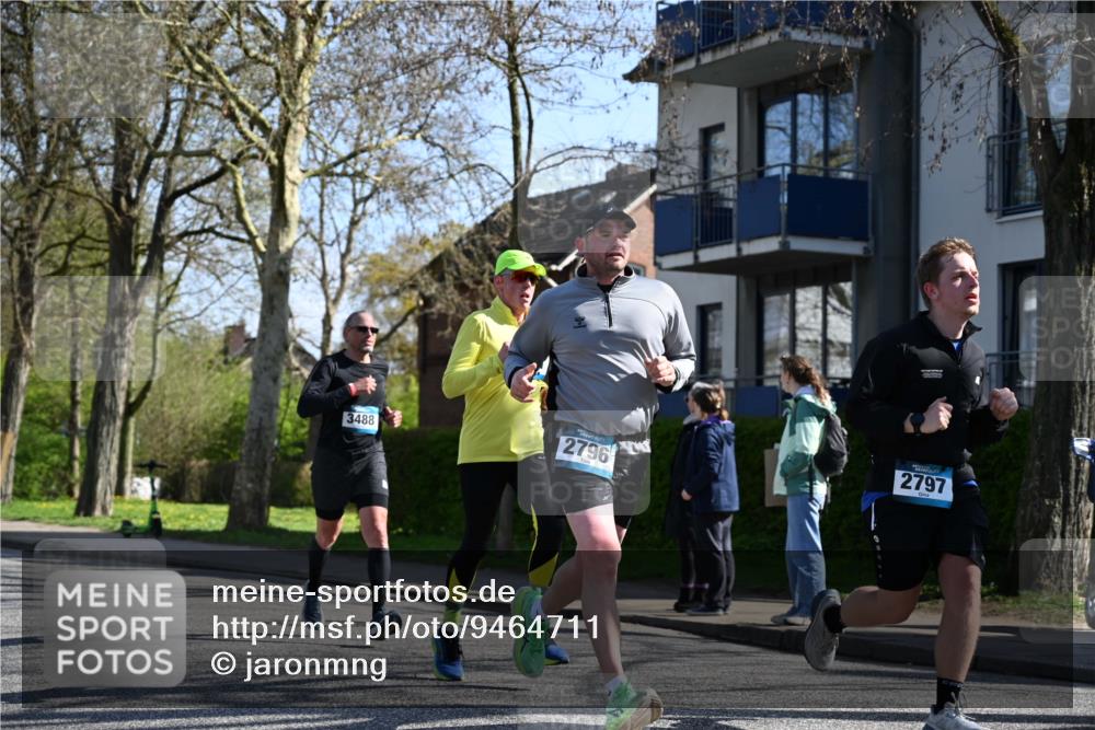 12.04.2026 - 45. Internationalen Wilhelmsburger Insellauf J. Mangold http://msf.ph/oto/9464711 12.04.2026 10:55:53 Ziel 2349, 3118, 5822, 3488, 2797, 2796, 2921, 2808, 3916, 4494, 5047, 4070, 5771, 4549, 4717, 2055, 2055, 5512, 2220, 4158, 2133, 2754, 4155 meine-sportfotos.de
