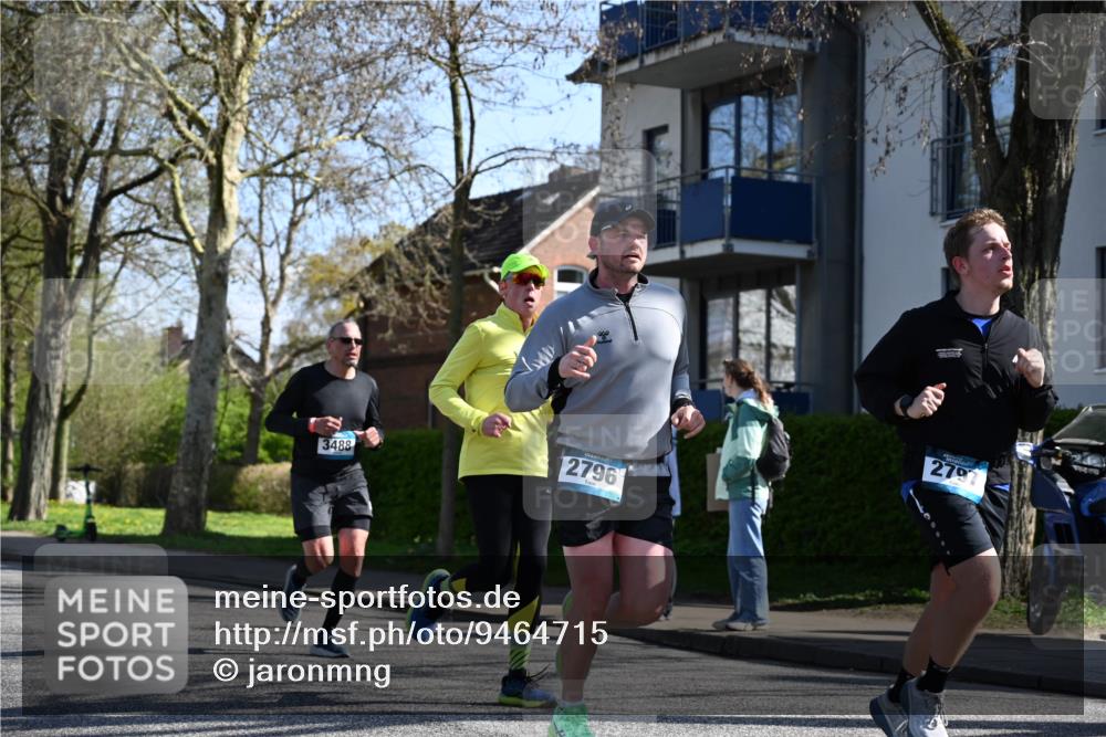 12.04.2026 - 45. Internationalen Wilhelmsburger Insellauf J. Mangold http://msf.ph/oto/9464715 12.04.2026 10:55:53 Ziel 2349, 3118, 5822, 3488, 2797, 2796, 2921, 2808, 3916, 4494, 5047, 4070, 5771, 4549, 4717, 2055, 2055, 5512, 2220, 4158, 2133, 2754, 4155 meine-sportfotos.de