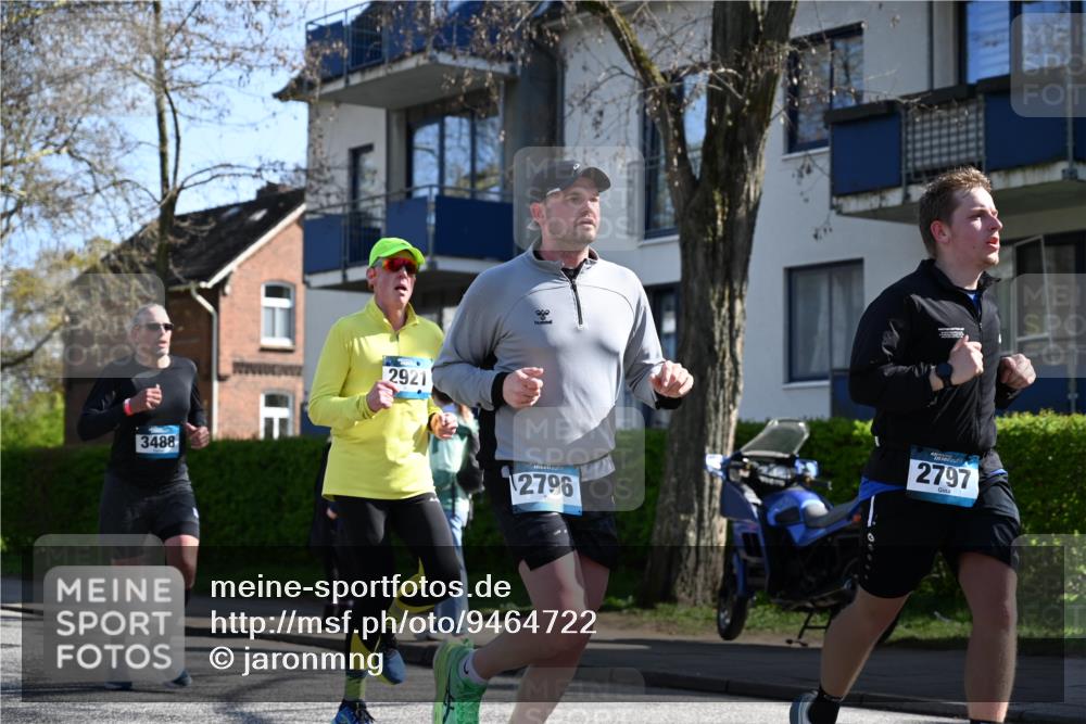 12.04.2026 - 45. Internationalen Wilhelmsburger Insellauf J. Mangold http://msf.ph/oto/9464722 12.04.2026 10:55:54 Ziel 2349, 3118, 5822, 3488, 2797, 2796, 2921, 2808, 3916, 4494, 5047, 4070, 5771, 4549, 4717, 2055, 5512, 2220, 4158, 2133, 2754, 4155, 2795 meine-sportfotos.de