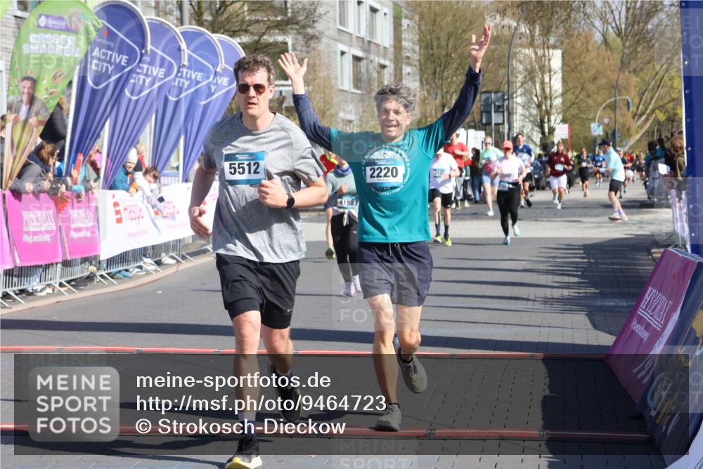 12.04.2026 - 45. Internationalen Wilhelmsburger Insellauf Strokosch-Dieckow http://msf.ph/oto/9464723 12.04.2026 10:56:48 Ziel 2055, 5512, 2220, 4158 meine-sportfotos.de
