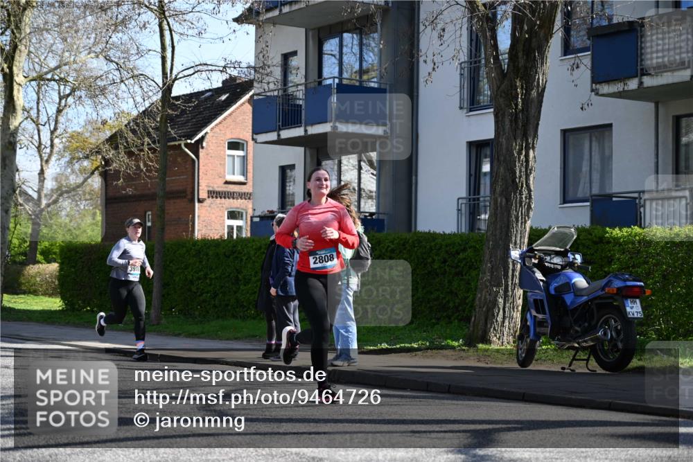 12.04.2026 - 45. Internationalen Wilhelmsburger Insellauf J. Mangold http://msf.ph/oto/9464726 12.04.2026 10:55:58 Ziel 3118, 5822, 3488, 2797, 2796, 2921, 2808, 3916, 4494, 5047, 4070, 5771, 4549, 4549, 4717, 2055, 5512, 2220, 4158, 2133, 2754, 4155, 2795, 3917, 5319, 5352 meine-sportfotos.de
