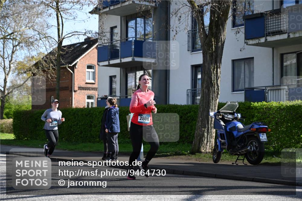 12.04.2026 - 45. Internationalen Wilhelmsburger Insellauf J. Mangold http://msf.ph/oto/9464730 12.04.2026 10:55:59 Ziel 3118, 5822, 3488, 2797, 2796, 2921, 2808, 3916, 4494, 5047, 4070, 5771, 4549, 4717, 2055, 5512, 2220, 4158, 2133, 2754, 4155, 2795, 3917, 5319, 5352 meine-sportfotos.de