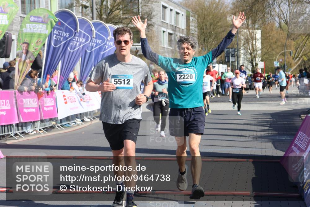 12.04.2026 - 45. Internationalen Wilhelmsburger Insellauf Strokosch-Dieckow http://msf.ph/oto/9464738 12.04.2026 10:56:49 Ziel 2055, 5512, 2220, 4158 meine-sportfotos.de