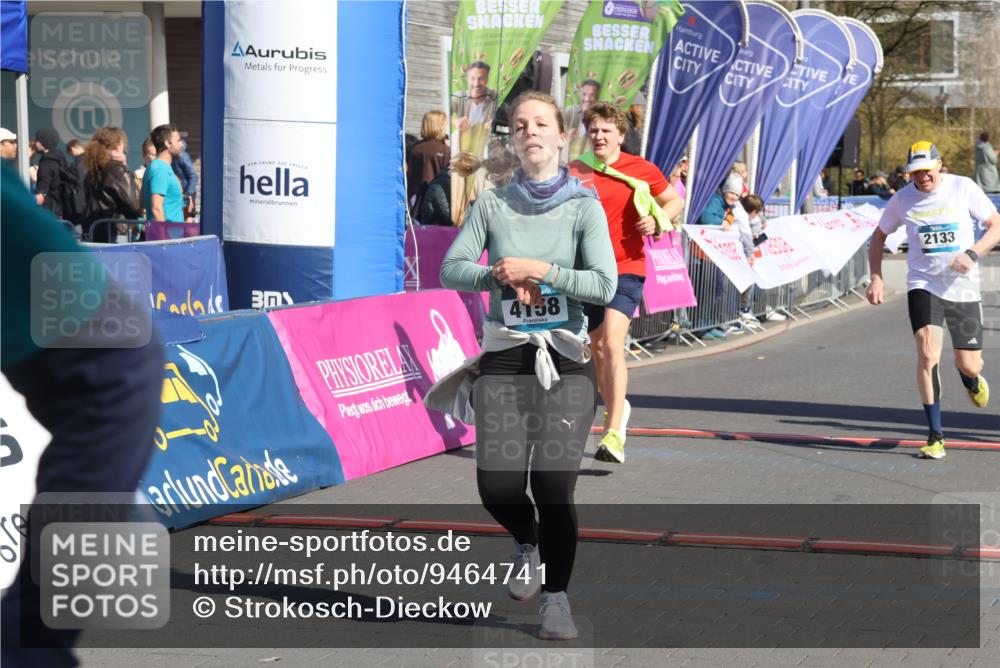 12.04.2026 - 45. Internationalen Wilhelmsburger Insellauf Strokosch-Dieckow http://msf.ph/oto/9464741 12.04.2026 10:56:53 Ziel 4158, 2133, 2754, 4155 meine-sportfotos.de