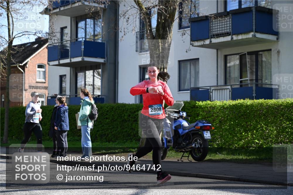 12.04.2026 - 45. Internationalen Wilhelmsburger Insellauf J. Mangold http://msf.ph/oto/9464742 12.04.2026 10:55:59 Ziel 3118, 5822, 3488, 2797, 2796, 2921, 2808, 3916, 4494, 5047, 4070, 5771, 4549, 4717, 2055, 5512, 2220, 4158, 2133, 2754, 4155, 2795, 3917, 5319, 5352 meine-sportfotos.de