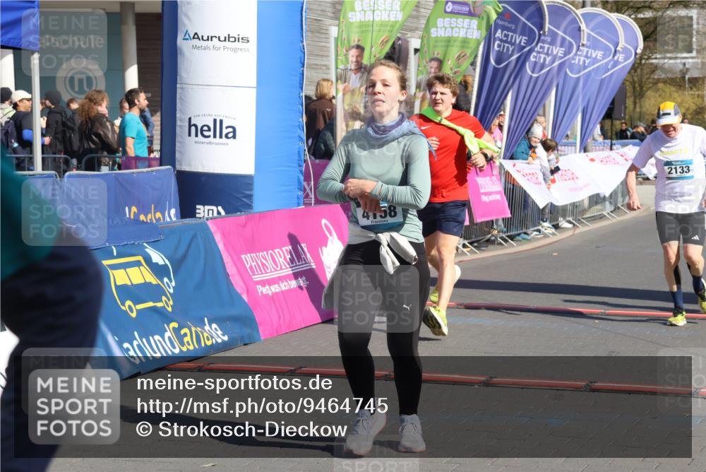 12.04.2026 - 45. Internationalen Wilhelmsburger Insellauf Strokosch-Dieckow http://msf.ph/oto/9464745 12.04.2026 10:56:53 Ziel 4158, 2133, 2754, 4155 meine-sportfotos.de