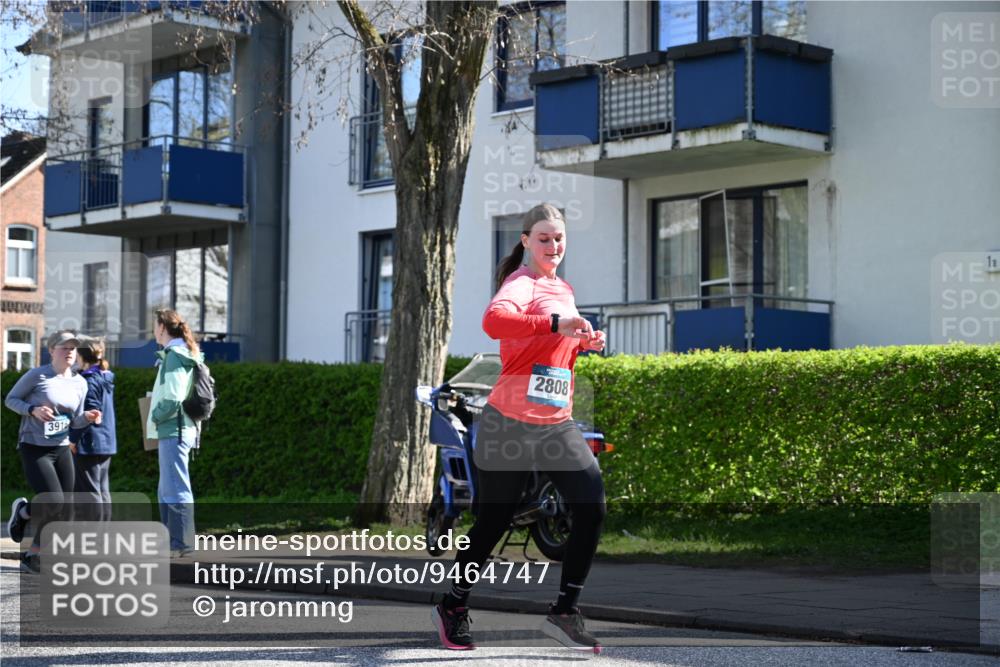 12.04.2026 - 45. Internationalen Wilhelmsburger Insellauf J. Mangold http://msf.ph/oto/9464747 12.04.2026 10:55:59 Ziel 3118, 5822, 3488, 2797, 2796, 2921, 2808, 3916, 4494, 5047, 4070, 5771, 4549, 4717, 2055, 5512, 2220, 4158, 2133, 2754, 4155, 2795, 3917, 5319, 5352 meine-sportfotos.de