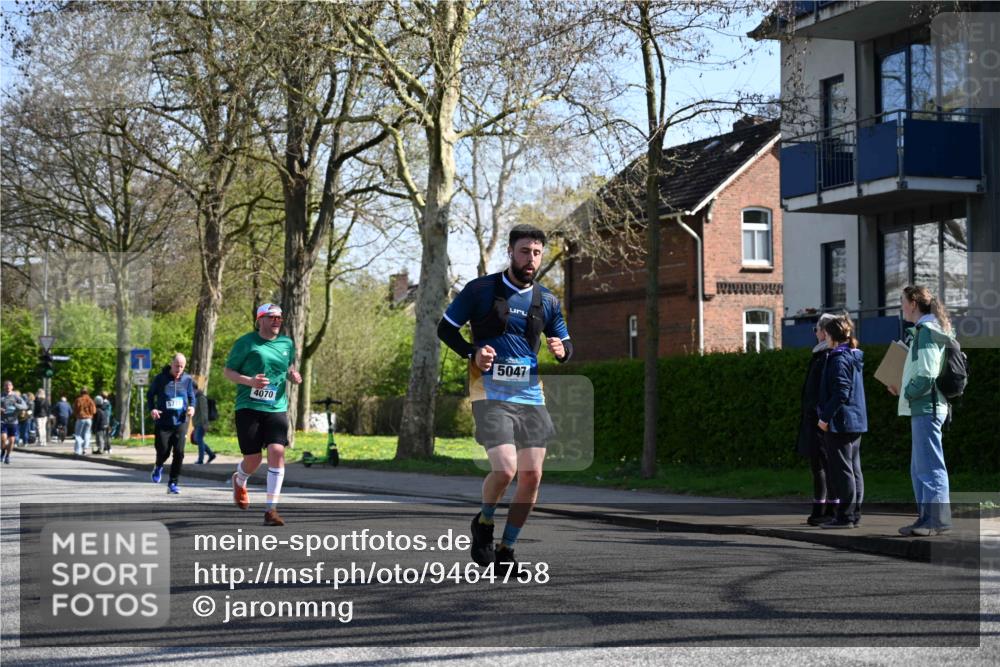 12.04.2026 - 45. Internationalen Wilhelmsburger Insellauf J. Mangold http://msf.ph/oto/9464758 12.04.2026 10:56:03 Ziel 3488, 2797, 2796, 2921, 2808, 3916, 4494, 5047, 4070, 5771, 4549, 4717, 2055, 5512, 2220, 4158, 2133, 2754, 4155, 2795, 3917, 5319, 5352, 2915, 3224, 4654 meine-sportfotos.de