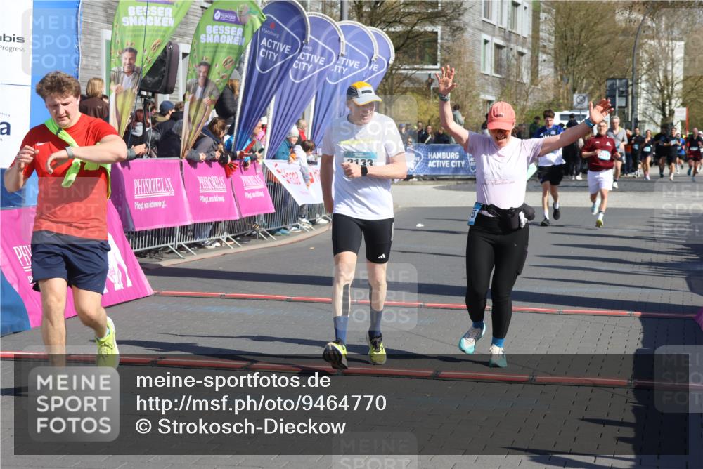 12.04.2026 - 45. Internationalen Wilhelmsburger Insellauf Strokosch-Dieckow http://msf.ph/oto/9464770 12.04.2026 10:56:54 Ziel 4158, 2133, 2754, 4155, 2795 meine-sportfotos.de