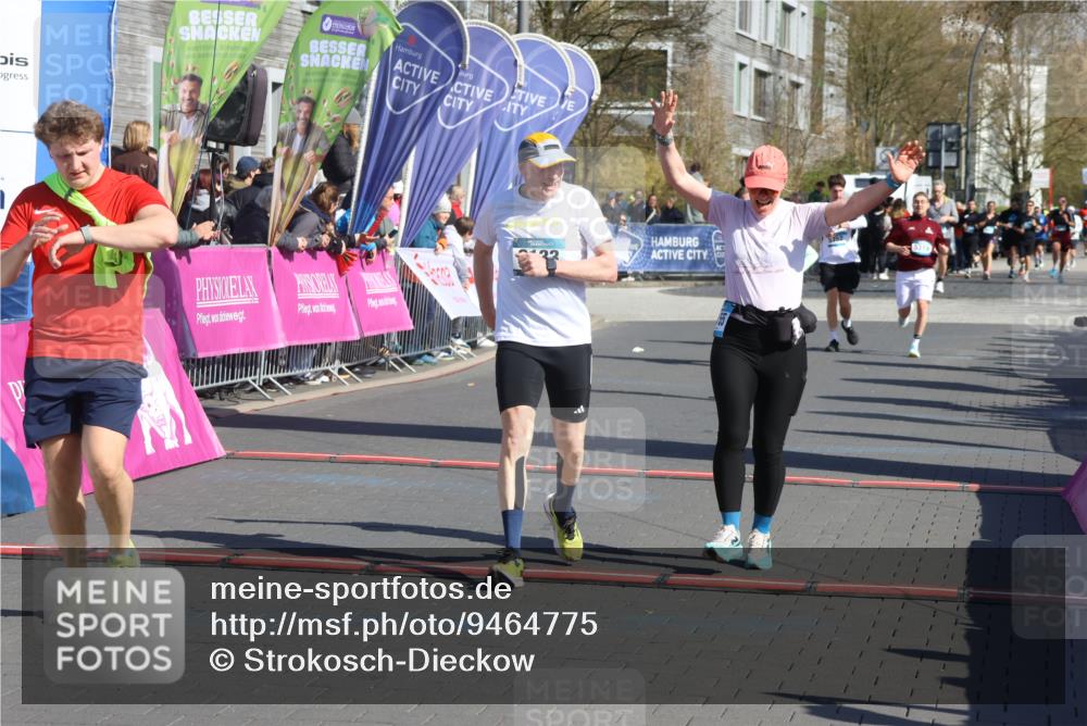 12.04.2026 - 45. Internationalen Wilhelmsburger Insellauf Strokosch-Dieckow http://msf.ph/oto/9464775 12.04.2026 10:56:54 Ziel 4158, 2133, 2754, 4155, 2795 meine-sportfotos.de