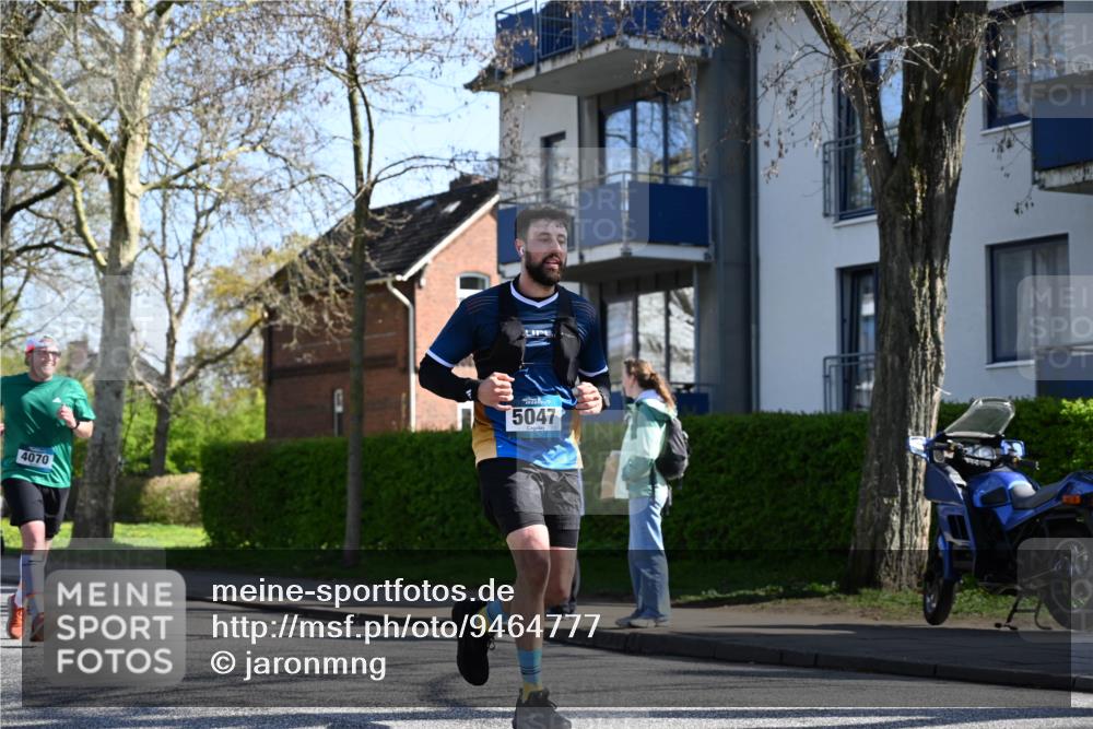 12.04.2026 - 45. Internationalen Wilhelmsburger Insellauf J. Mangold http://msf.ph/oto/9464777 12.04.2026 10:56:04 Ziel 3488, 2797, 2796, 2921, 2808, 3916, 4494, 5047, 4070, 5771, 4549, 4717, 2055, 5512, 2220, 4158, 2133, 2754, 4155, 2795, 3917, 5319, 5352, 2915, 3224, 4654 meine-sportfotos.de