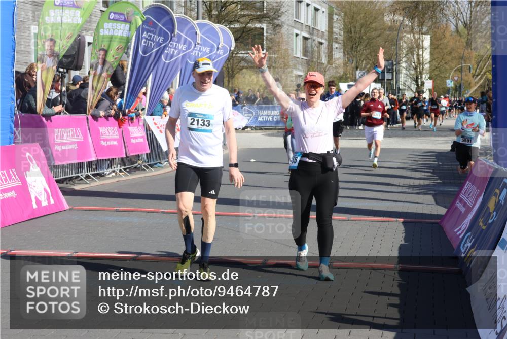 12.04.2026 - 45. Internationalen Wilhelmsburger Insellauf Strokosch-Dieckow http://msf.ph/oto/9464787 12.04.2026 10:56:55 Ziel 4158, 2133, 2754, 4155, 2795, 3917 meine-sportfotos.de