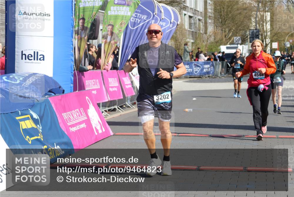 12.04.2026 - 45. Internationalen Wilhelmsburger Insellauf Strokosch-Dieckow http://msf.ph/oto/9464823 12.04.2026 11:14:36 Ziel 3202, 4548, 2404 meine-sportfotos.de