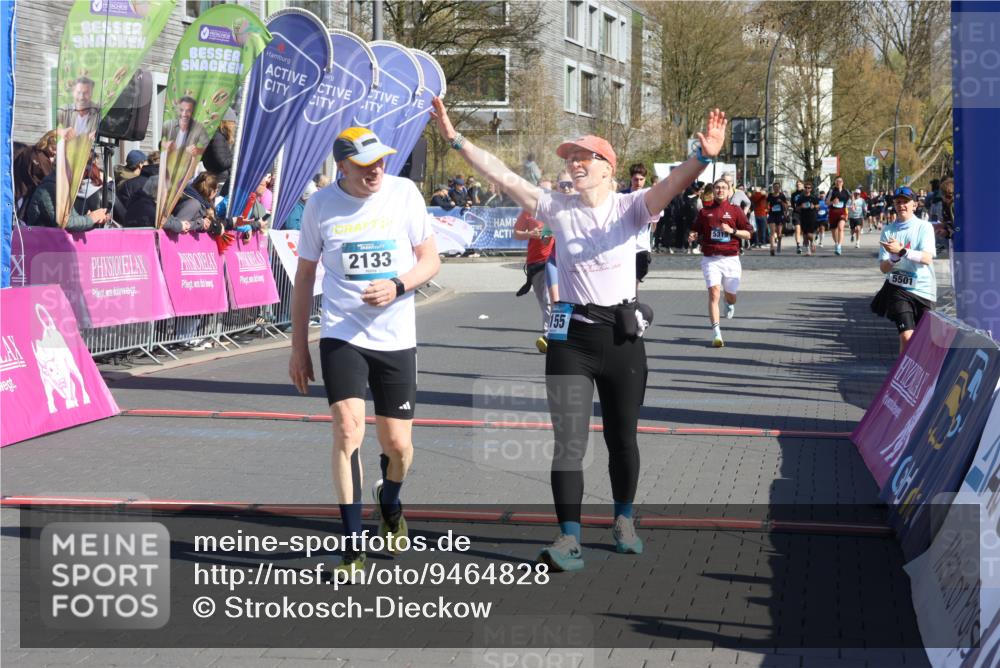 12.04.2026 - 45. Internationalen Wilhelmsburger Insellauf Strokosch-Dieckow http://msf.ph/oto/9464828 12.04.2026 10:56:55 Ziel 4158, 2133, 2754, 4155, 2795, 3917 meine-sportfotos.de