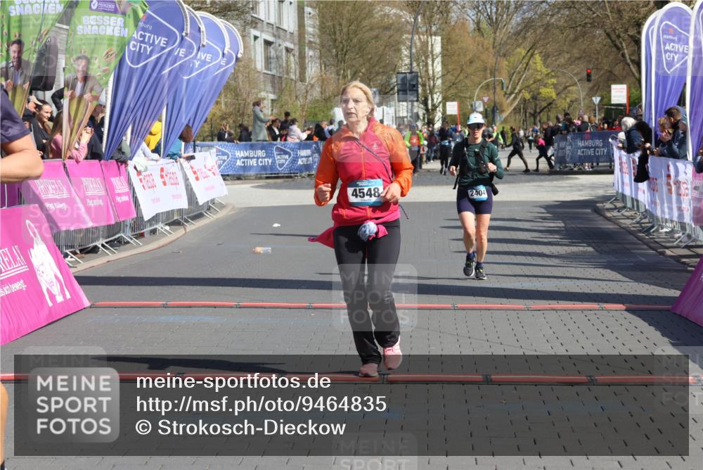 12.04.2026 - 45. Internationalen Wilhelmsburger Insellauf Strokosch-Dieckow http://msf.ph/oto/9464835 12.04.2026 11:14:38 Ziel 3202, 4548, 2404 meine-sportfotos.de