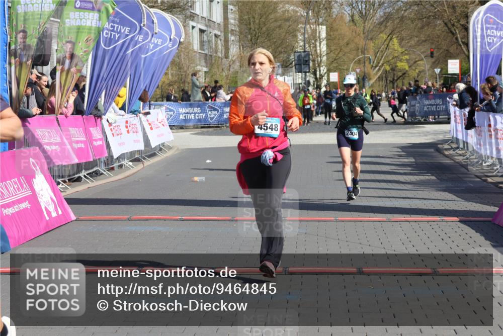 12.04.2026 - 45. Internationalen Wilhelmsburger Insellauf Strokosch-Dieckow http://msf.ph/oto/9464845 12.04.2026 11:14:38 Ziel 3202, 4548, 2404 meine-sportfotos.de