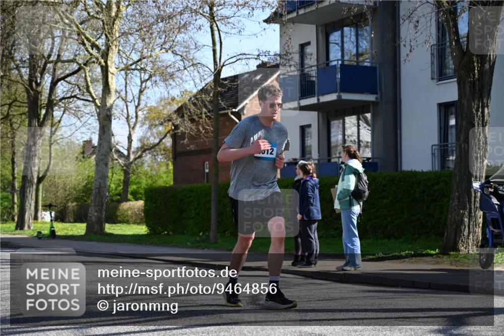 12.04.2026 - 45. Internationalen Wilhelmsburger Insellauf J. Mangold http://msf.ph/oto/9464856 12.04.2026 10:56:17 Ziel 4494, 5047, 4070, 5771, 4549, 4717, 2055, 5512, 2220, 4158, 2133, 2754, 4155, 2795, 3917, 5319, 5352, 2915, 3224, 4654, 3059, 3187, 4448, 2912, 2913 meine-sportfotos.de