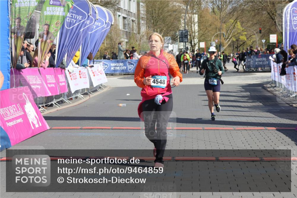 12.04.2026 - 45. Internationalen Wilhelmsburger Insellauf Strokosch-Dieckow http://msf.ph/oto/9464859 12.04.2026 11:14:38 Ziel 3202, 4548, 2404 meine-sportfotos.de