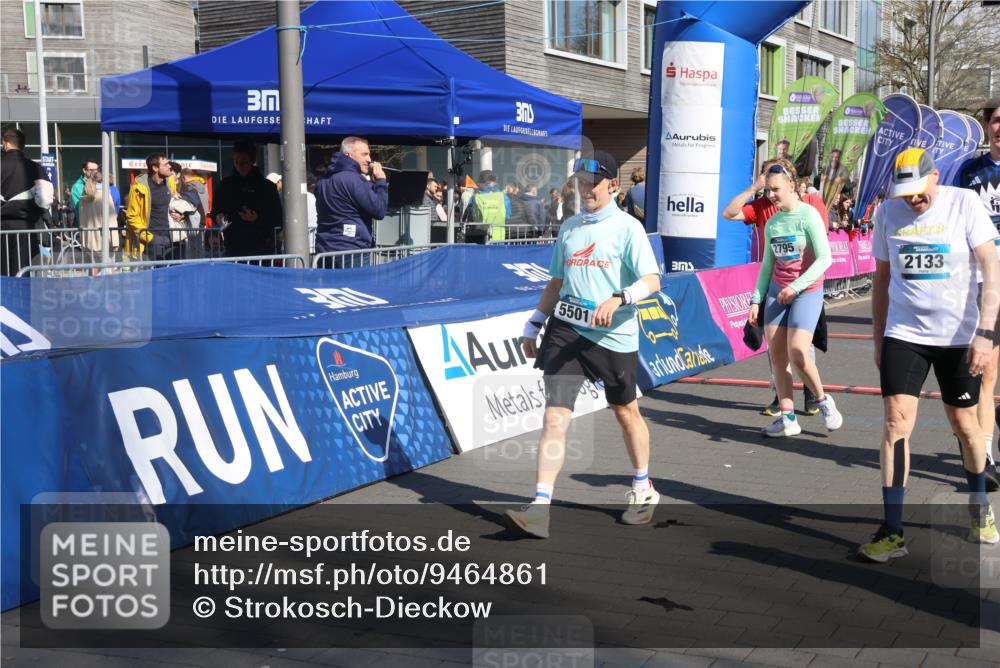12.04.2026 - 45. Internationalen Wilhelmsburger Insellauf Strokosch-Dieckow http://msf.ph/oto/9464861 12.04.2026 10:57:01 Ziel 2795, 3917, 5319, 5352, 2915, 3224 meine-sportfotos.de