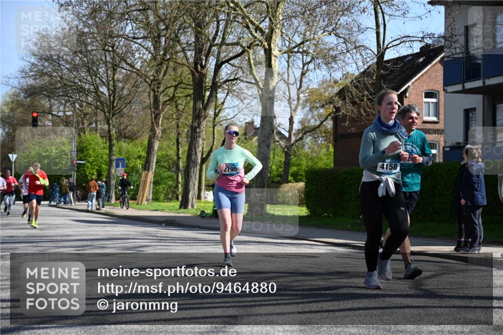 12.04.2026 - 45. Internationalen Wilhelmsburger Insellauf J. Mangold http://msf.ph/oto/9464880 12.04.2026 10:56:22 Ziel 5771, 4549, 4717, 2055, 5512, 2220, 4158, 2133, 2754, 4155, 2795, 3917, 5319, 5352, 2915, 3224, 4654, 3059, 3187, 4448, 2912, 2913, 4927, 2791, 2067, 4321, 2744, 5508 meine-sportfotos.de
