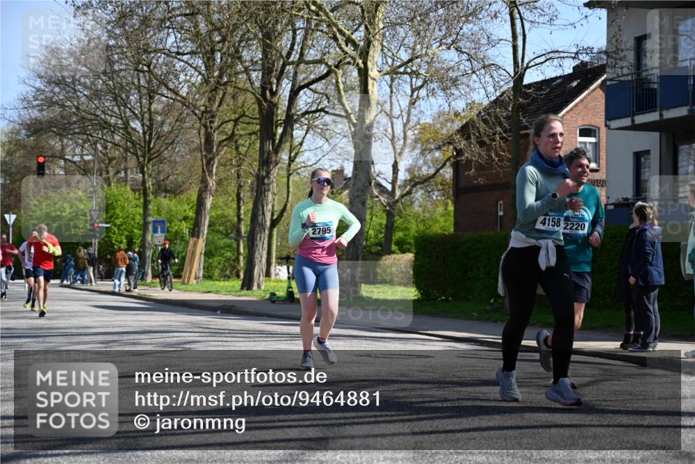 12.04.2026 - 45. Internationalen Wilhelmsburger Insellauf J. Mangold http://msf.ph/oto/9464881 12.04.2026 10:56:22 Ziel 5771, 4549, 4717, 2055, 5512, 2220, 4158, 2133, 2754, 4155, 2795, 3917, 5319, 5352, 2915, 3224, 4654, 3059, 3187, 4448, 2912, 2913, 4927, 2791, 2067, 4321, 2744, 5508 meine-sportfotos.de