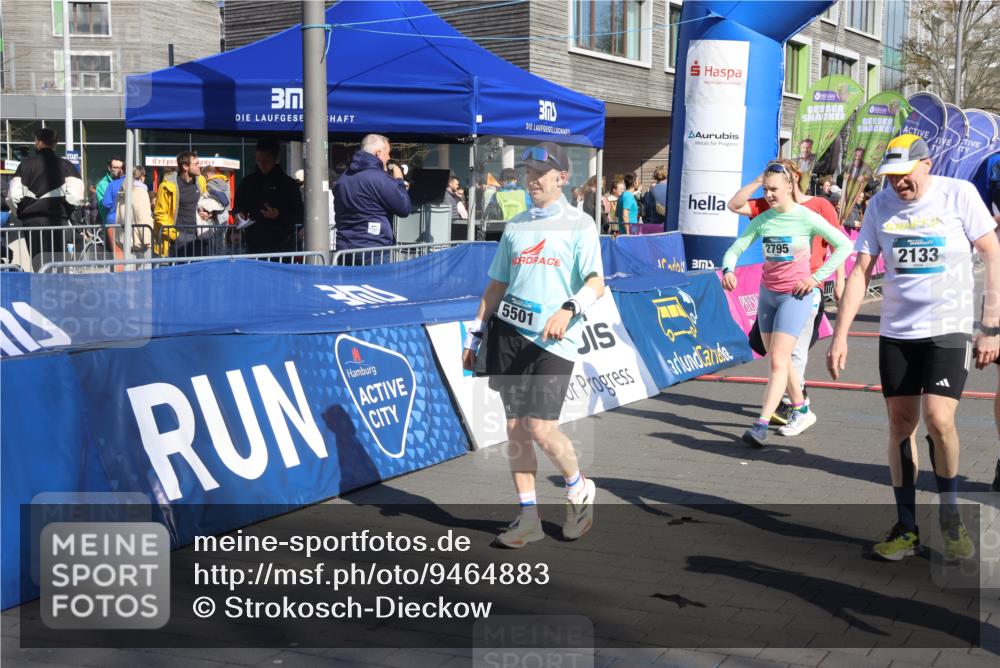 12.04.2026 - 45. Internationalen Wilhelmsburger Insellauf Strokosch-Dieckow http://msf.ph/oto/9464883 12.04.2026 10:57:02 Ziel 2795, 3917, 5319, 5352, 2915, 3224 meine-sportfotos.de