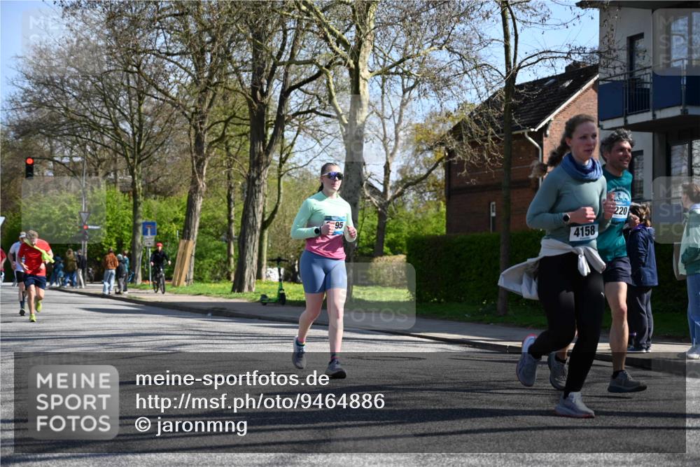 12.04.2026 - 45. Internationalen Wilhelmsburger Insellauf J. Mangold http://msf.ph/oto/9464886 12.04.2026 10:56:22 Ziel 5771, 4549, 4717, 2055, 5512, 2220, 4158, 2133, 2754, 4155, 2795, 3917, 5319, 5352, 2915, 3224, 4654, 3059, 3187, 4448, 2912, 2913, 4927, 2791, 2067, 4321, 2744, 5508 meine-sportfotos.de