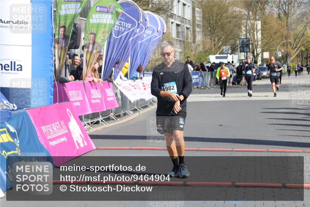 12.04.2026 - 45. Internationalen Wilhelmsburger Insellauf Strokosch-Dieckow http://msf.ph/oto/9464904 12.04.2026 11:14:45 Ziel 4982 meine-sportfotos.de