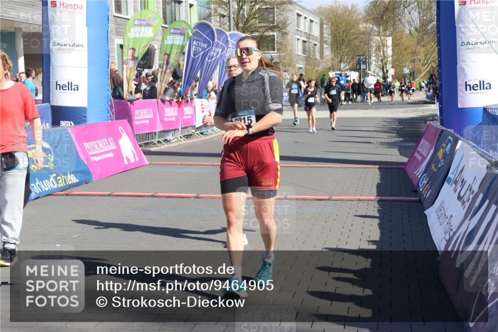 12.04.2026 - 45. Internationalen Wilhelmsburger Insellauf Strokosch-Dieckow http://msf.ph/oto/9464905 12.04.2026 10:57:06 Ziel 2915, 3224, 4654 meine-sportfotos.de