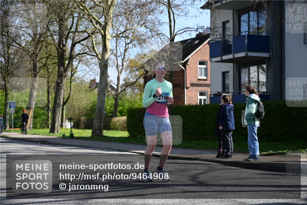 12.04.2026 - 45. Internationalen Wilhelmsburger Insellauf J. Mangold http://msf.ph/oto/9464908 12.04.2026 10:56:23 Ziel 4549, 4717, 2055, 5512, 2220, 4158, 2133, 2754, 4155, 2795, 3917, 5319, 5352, 2915, 3224, 4654, 3059, 3187, 4448, 2912, 2913, 4927, 2791, 2067, 4321, 2744, 5508, 4388 meine-sportfotos.de