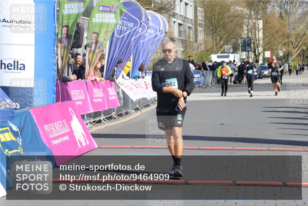 12.04.2026 - 45. Internationalen Wilhelmsburger Insellauf Strokosch-Dieckow http://msf.ph/oto/9464909 12.04.2026 11:14:45 Ziel 4982 meine-sportfotos.de