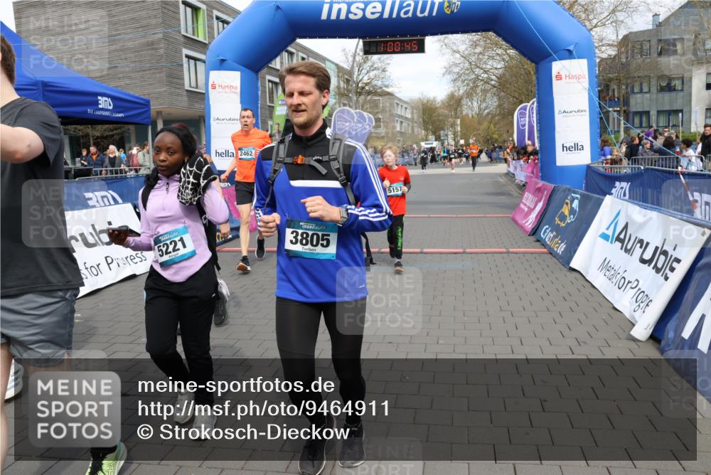 12.04.2026 - 45. Internationalen Wilhelmsburger Insellauf Strokosch-Dieckow http://msf.ph/oto/9464911 12.04.2026 13:13:44 Ziel 3935, 3805, 5158, 5157, 2462, 4533, 5693 meine-sportfotos.de