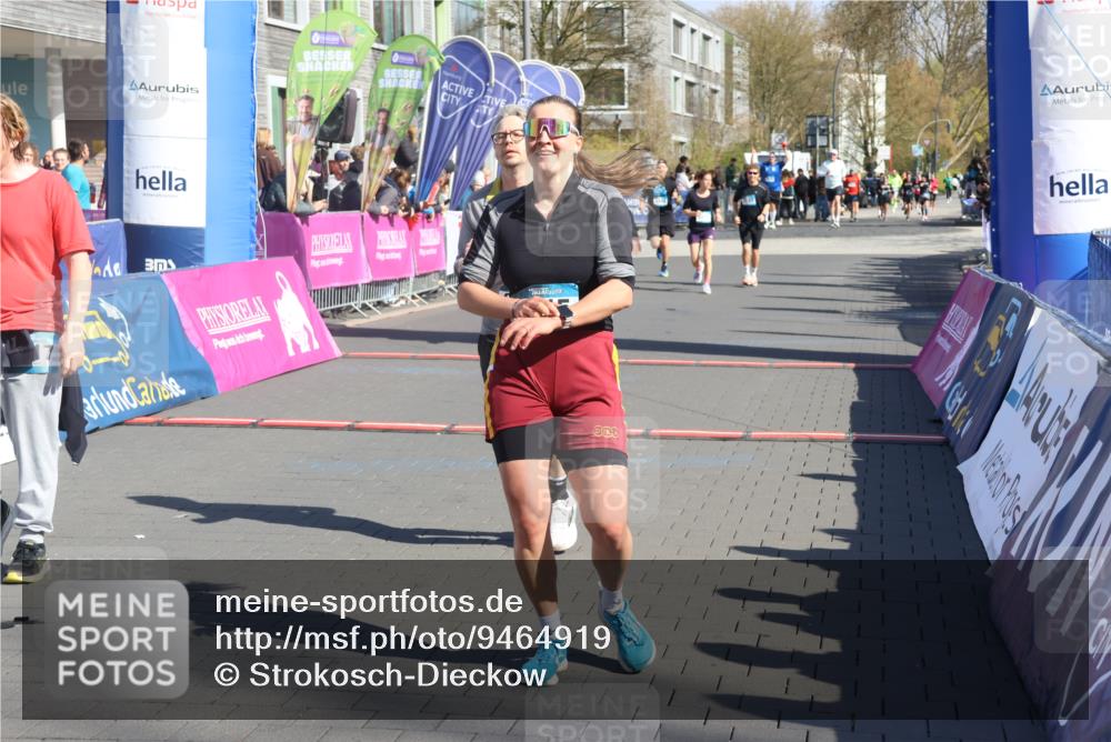 12.04.2026 - 45. Internationalen Wilhelmsburger Insellauf Strokosch-Dieckow http://msf.ph/oto/9464919 12.04.2026 10:57:06 Ziel 2915, 3224, 4654 meine-sportfotos.de