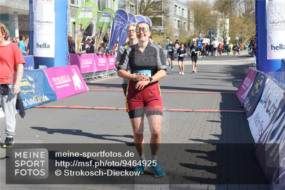 12.04.2026 - 45. Internationalen Wilhelmsburger Insellauf Strokosch-Dieckow http://msf.ph/oto/9464925 12.04.2026 10:57:06 Ziel 2915, 3224, 4654 meine-sportfotos.de