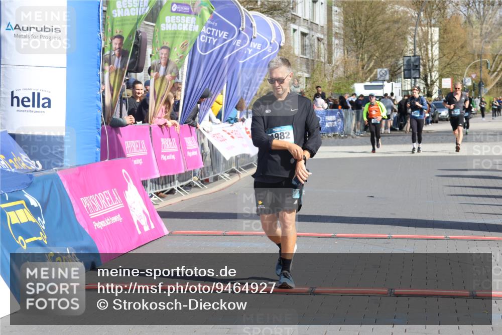 12.04.2026 - 45. Internationalen Wilhelmsburger Insellauf Strokosch-Dieckow http://msf.ph/oto/9464927 12.04.2026 11:14:45 Ziel 4982 meine-sportfotos.de
