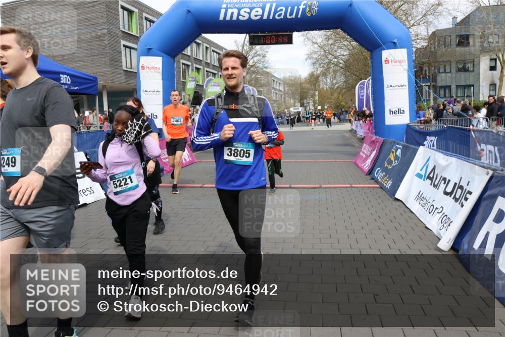 12.04.2026 - 45. Internationalen Wilhelmsburger Insellauf Strokosch-Dieckow http://msf.ph/oto/9464942 12.04.2026 13:13:44 Ziel 3935, 3805, 5158, 5157, 2462, 4533, 5693 meine-sportfotos.de