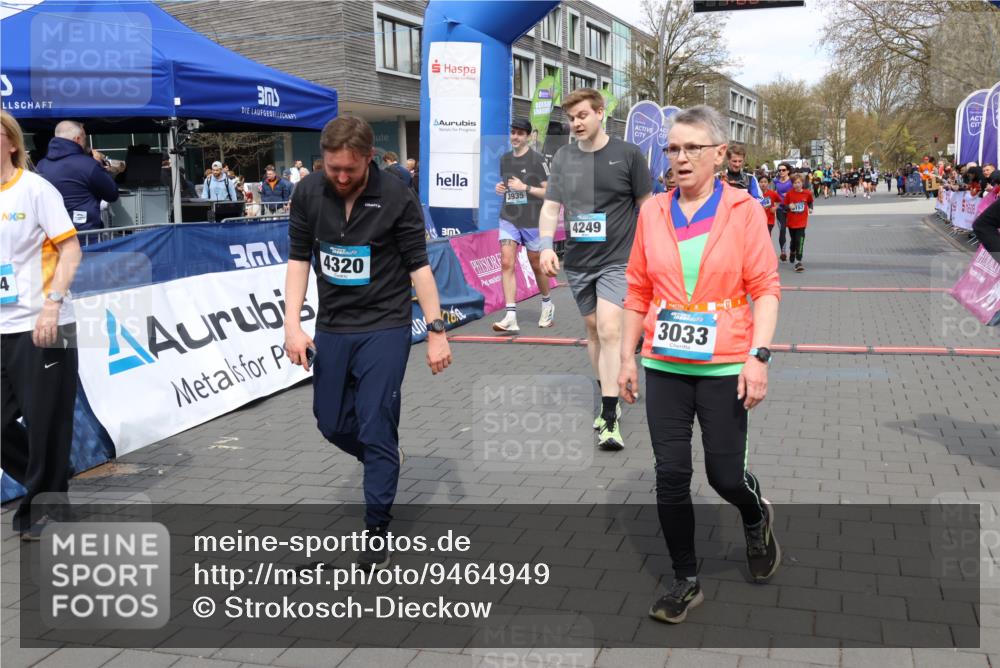 12.04.2026 - 45. Internationalen Wilhelmsburger Insellauf Strokosch-Dieckow http://msf.ph/oto/9464949 12.04.2026 13:13:41 Ziel 3942, 5221, 3540, 3933, 3935, 3805, 5158, 5157, 2462, 4533, 5693 meine-sportfotos.de