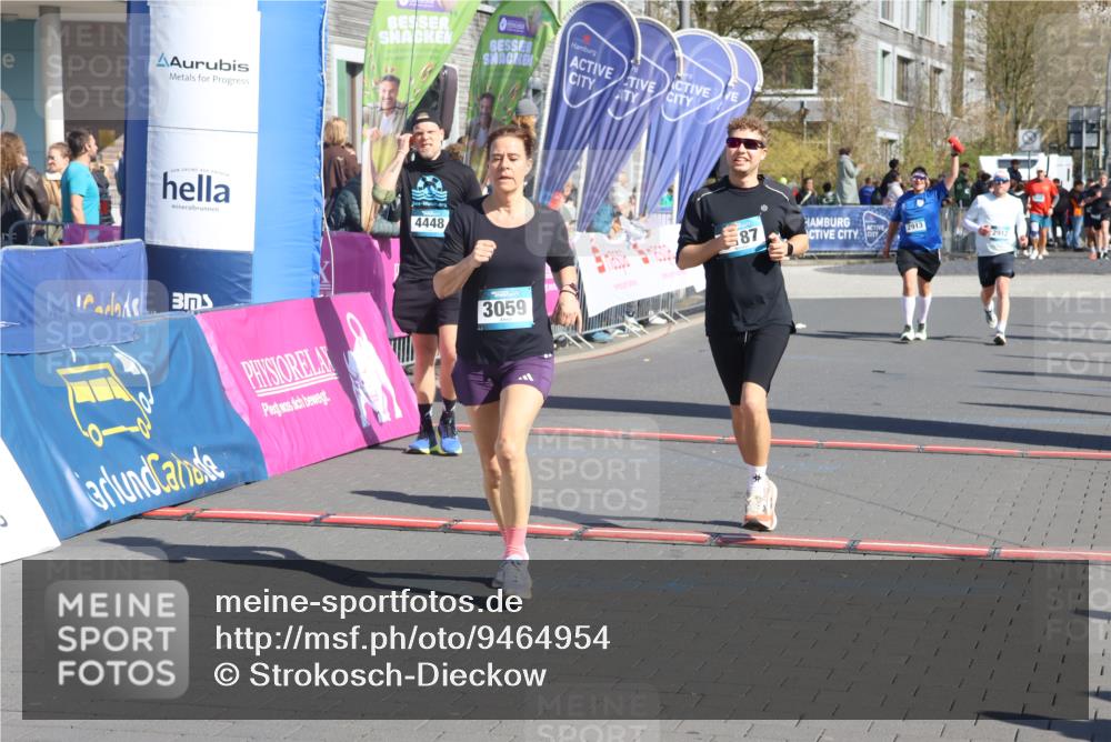 12.04.2026 - 45. Internationalen Wilhelmsburger Insellauf Strokosch-Dieckow http://msf.ph/oto/9464954 12.04.2026 10:57:12 Ziel 3059, 3187, 4448 meine-sportfotos.de