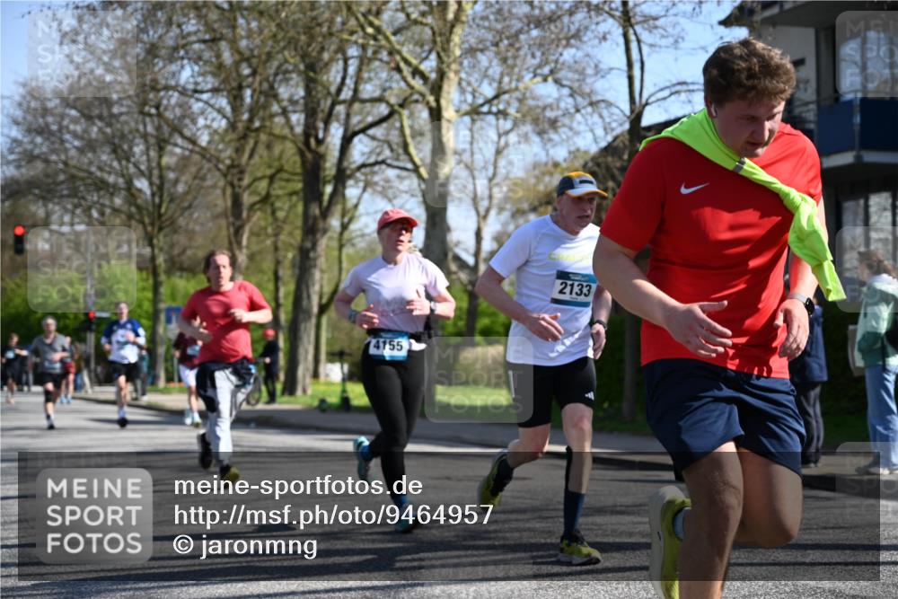 12.04.2026 - 45. Internationalen Wilhelmsburger Insellauf J. Mangold http://msf.ph/oto/9464957 12.04.2026 10:56:29 Ziel 2055, 5512, 2220, 4158, 2133, 2754, 4155, 2795, 3917, 5319, 5352, 2915, 3224, 4654, 3059, 3187, 4448, 2912, 2913, 4927, 2791, 2067, 4321, 2744, 5508, 4388, 2579, 2458, 5845, 5844 meine-sportfotos.de