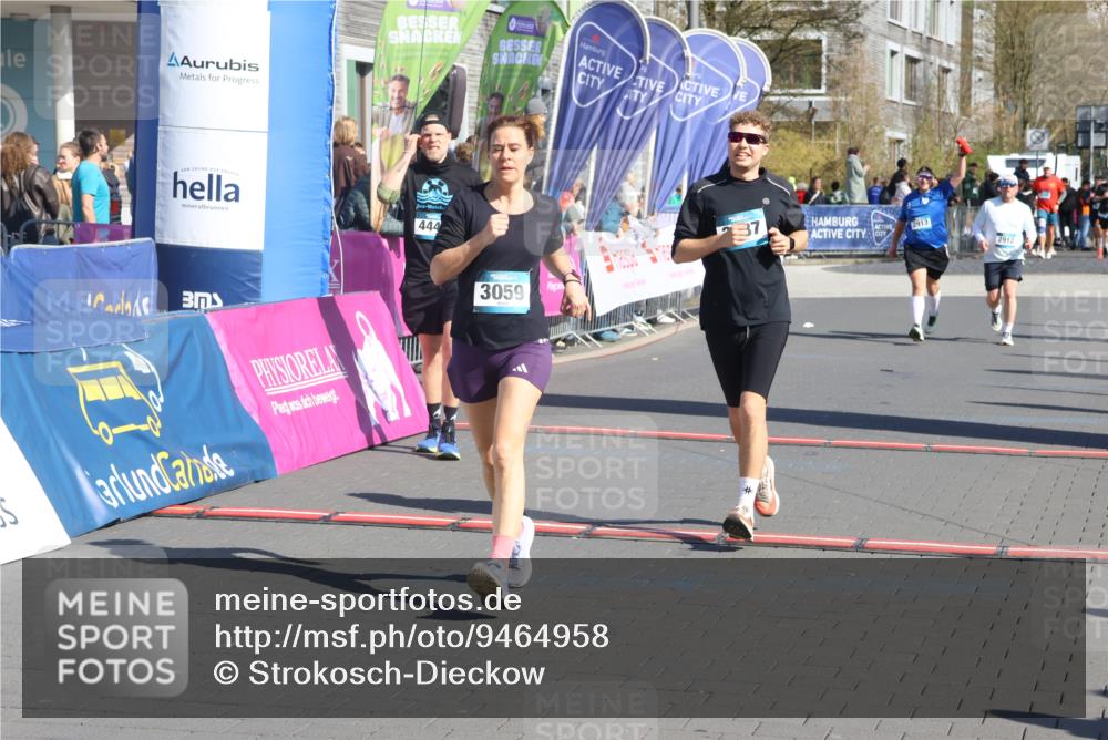12.04.2026 - 45. Internationalen Wilhelmsburger Insellauf Strokosch-Dieckow http://msf.ph/oto/9464958 12.04.2026 10:57:12 Ziel 3059, 3187, 4448 meine-sportfotos.de